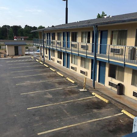 Super 7 Inn Little Rock Exterior photo