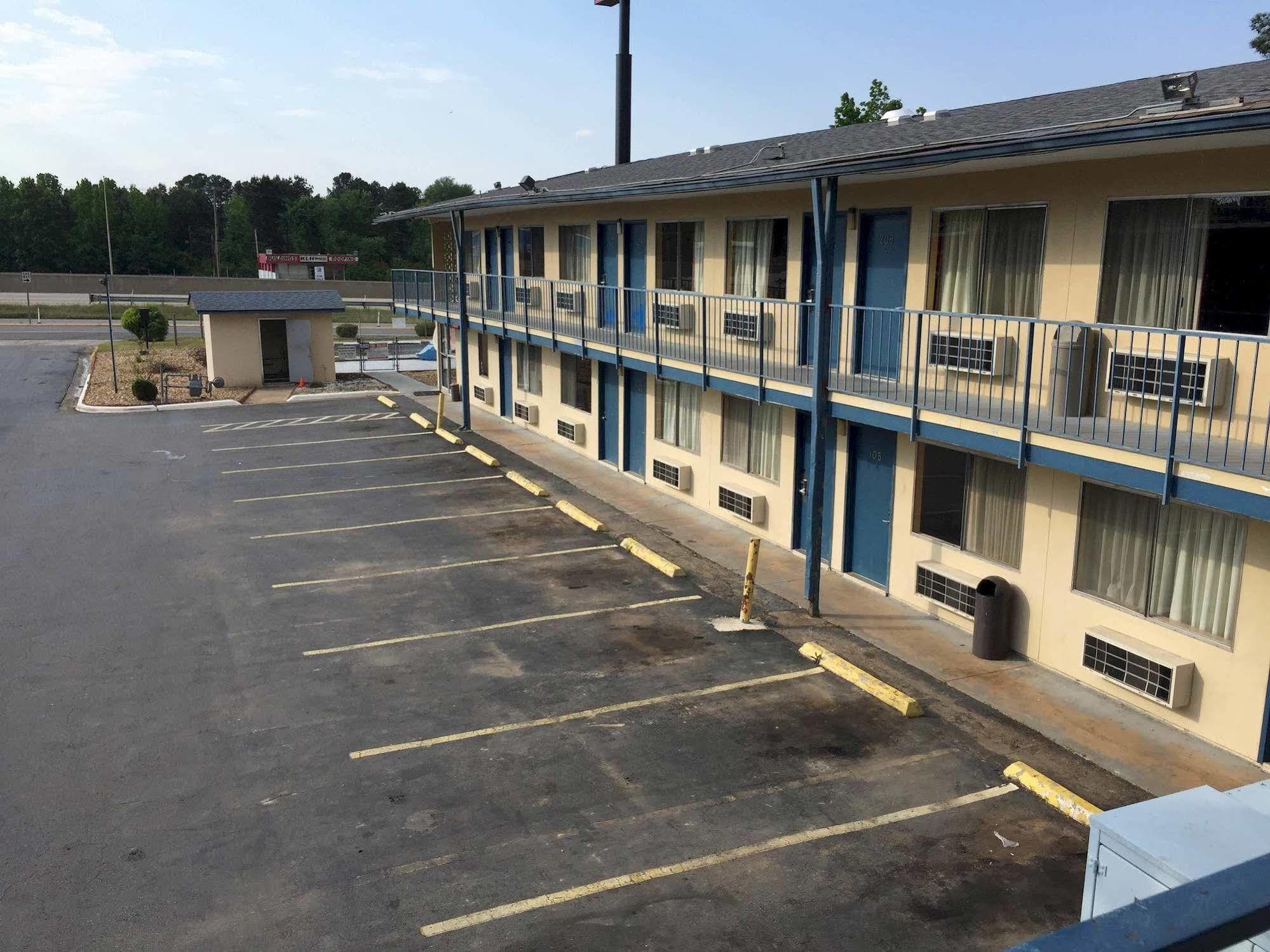 Super 7 Inn Little Rock Exterior photo
